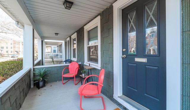 Cute, cozy, crash pad near bike path! Quiet, convenient, Short North location!