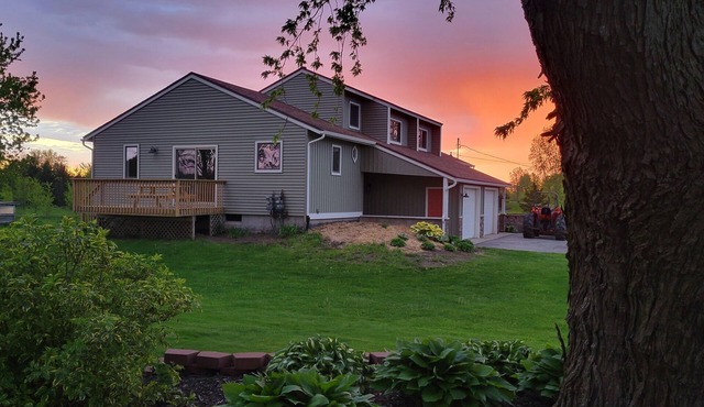 Cute & cozy duplex "DuWest", Hollands south side, Ping pong & renovated May 2024