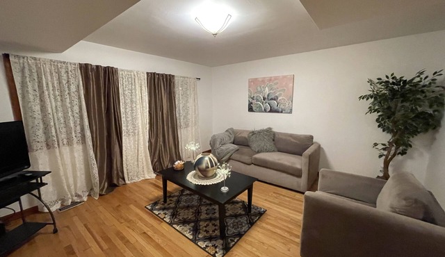 Cute, Cozy, Elegant Budlong Woods