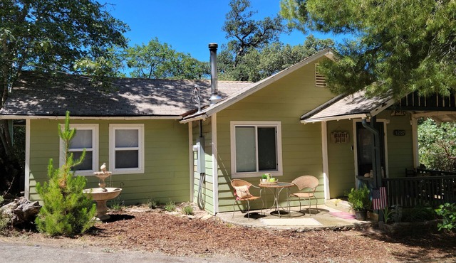 Cute & Cozy! Julian Mt. cabin. Hiking, wineries, brewery. All season getaway.