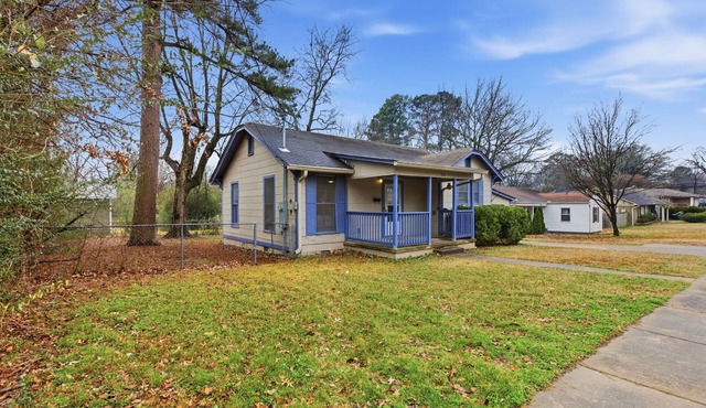 Cute & Cozy Park Hill Home Close to Hospitals & Downtown