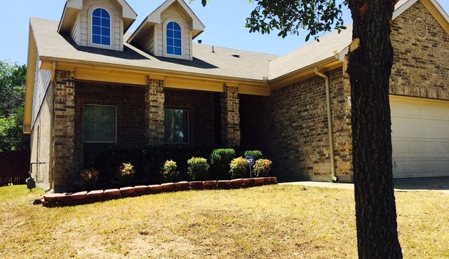 Cute, Cozy, Relax and Charming 3 Bedroom 2 Bathroom Home Surrounded by Trees