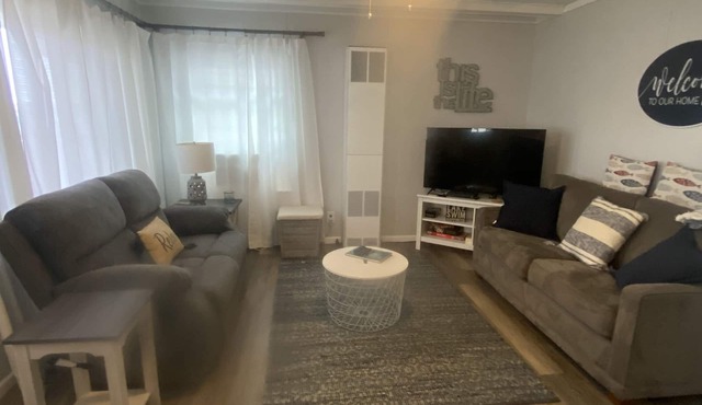 Cute, cozy, updated cottage just steps from gorgeous Houghton Lake