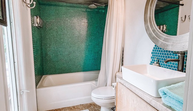 Cute detached guest house with AC in Kailua near the beach!!