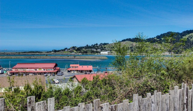Cute, Dog-Friendly Cottage with Bay and Ocean Views - Close to the Beach
