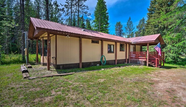 Cute Donnelly Cabin in the Woods with Fire Pit!