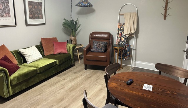 Cute downtown Boone apartment - arts and crafts style.