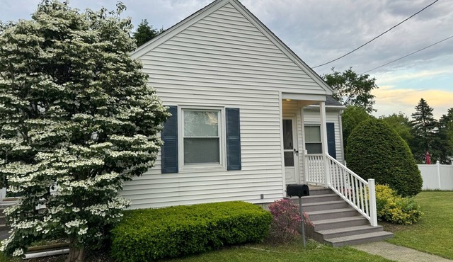Cute Family-Friendly Home in Latham Albany Airport Private Home!