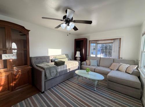 Cute Family-Friendly Home in Latham Albany Airport - Private Home!
