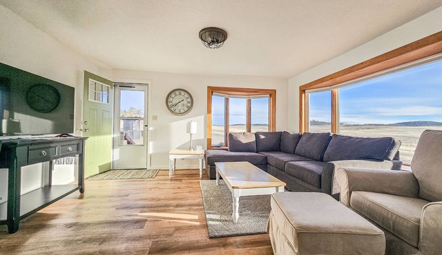 Cute Farmhouse with Views. Mesa Verde, Durango, Telluride, Hunting and more!