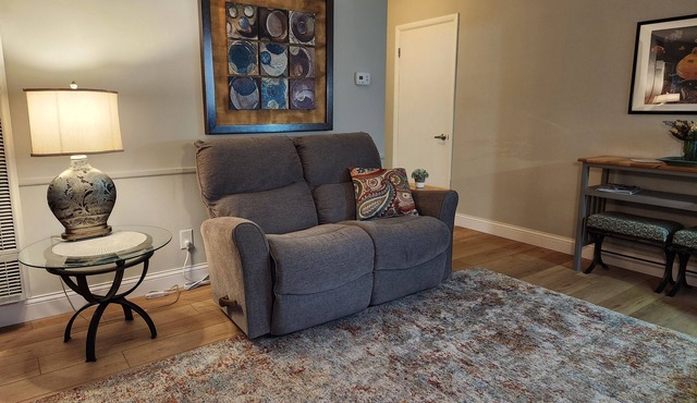 Cute First Floor Apt in Walkable Grandview