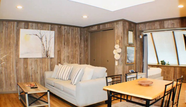 Cute Guesthouse, 4mi from Lee University, sleeps 4, new deck w/fire pit, grill