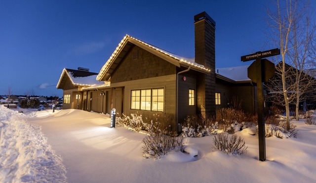 CUTE! Heart of resort w/amenities ~ private patio ~ pocket park ~ wifi ~ 🐶