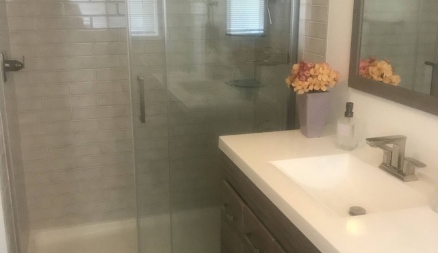 Cute Hillside space 10 minutes from the beach and only 15min to San Francisco