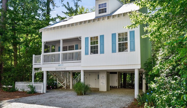 Cute home in Clearwater. Community pool/tennis. 38777