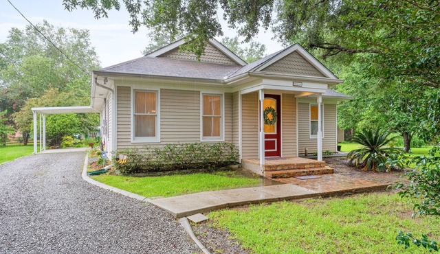 Cute home in Historic Abita Springs with tons of privacy.