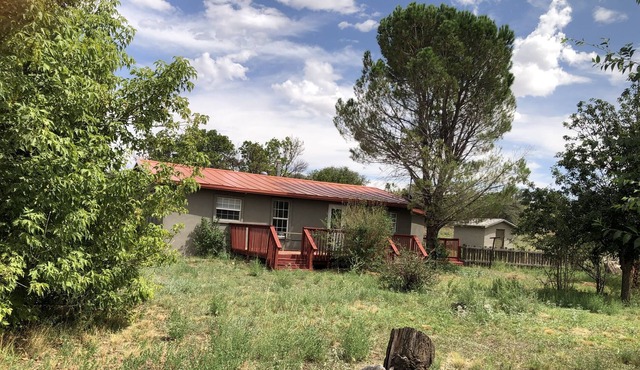 Cute house in Quiet Neighborhood! Lots of outdoor space!