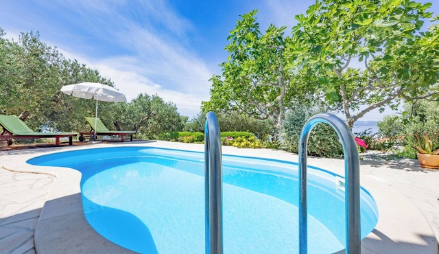 Cute house with pool for 3 people, teracce with sea view, garden