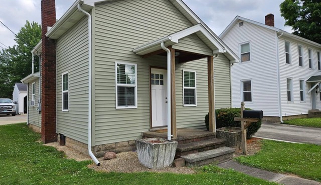 Cute l'il green house in welcoming Norwalk, Ohio.