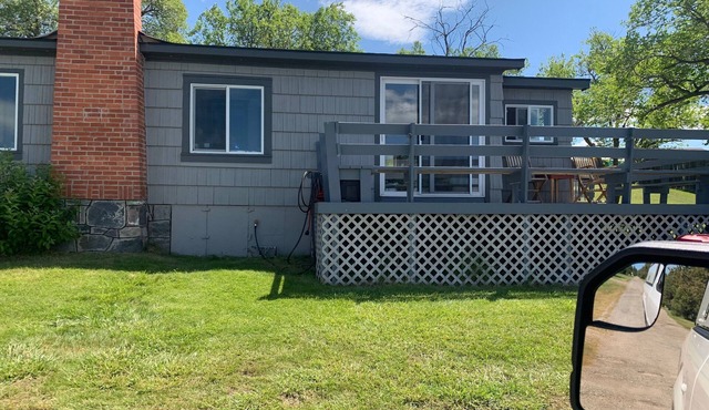 Cute lakefront cabin with private dock. Pet Friendly