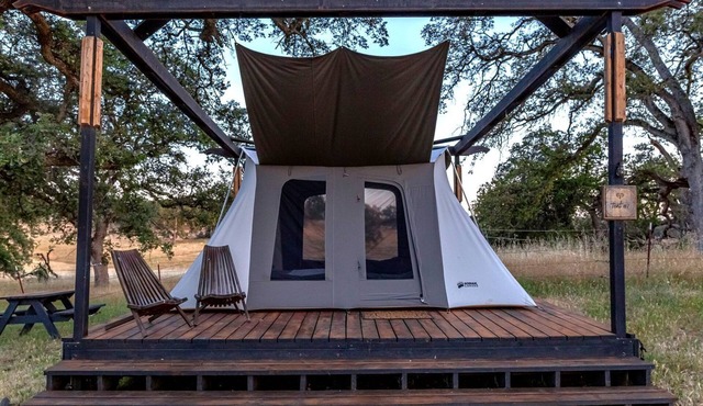Cute, Lakeside Glamping Bell Tent + Amenities, Wheatland, California