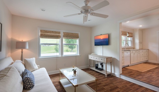 Cute Little Bungalow Close To Town With All The Amenities You Could Ask For