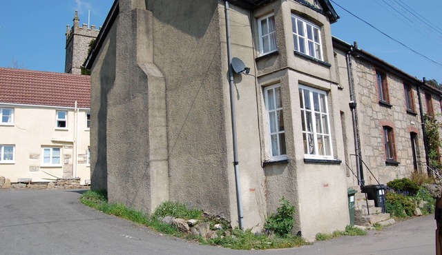Cute little cottage with open fires, great local scenery and a great pub nearby