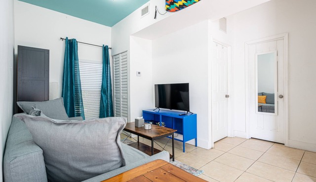 Cute little home with free parking - La Haciendita
