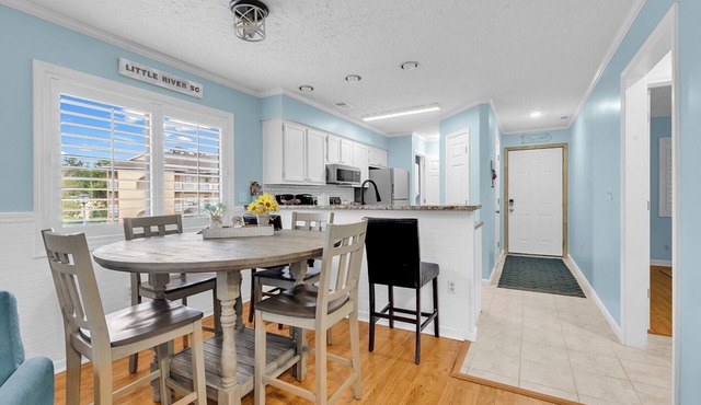 Cute Little River Condo, Newly updated 2 bedrooms 3 beds, sleeps 4-5