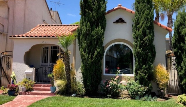 Cute Luxurious Beach house in Trendy Belmont Shore! Short WALK to BEACH !