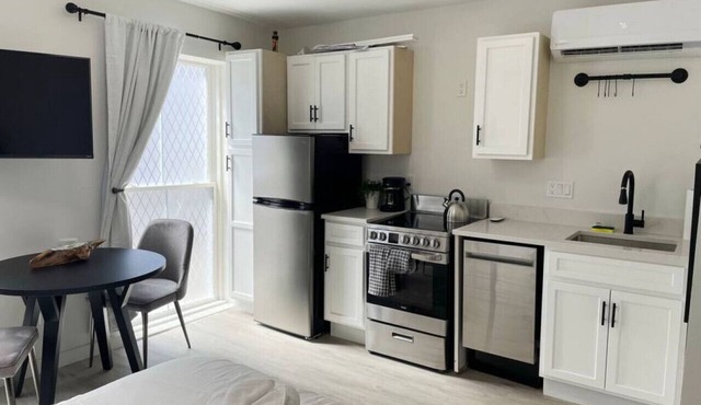 Cute Microapartment Walkable to Everything