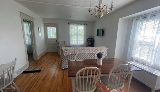 Cute NB cottage!nWalking distance to sand beaches with distant view of the ocean