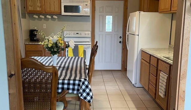 Cute, newly remodeled 3 bed, 1 bath house in the heart of it all!