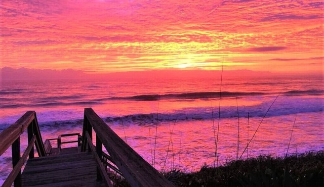 Cute Oceanfront House with Almost Private Beach 8 min to Downtown St Augustine