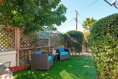 Cute Old Town Cottage near Downtown Beaches