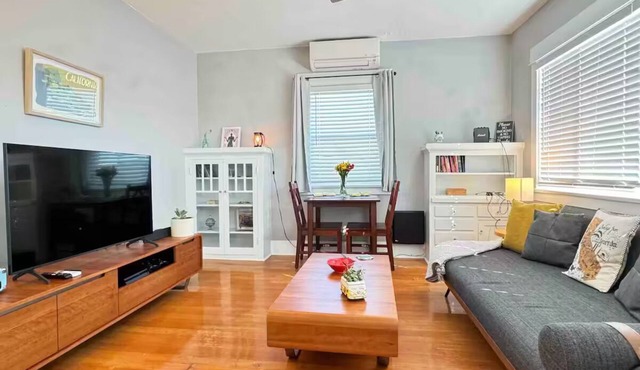 Cute One BR in Rose Park South w/1 Parking Space