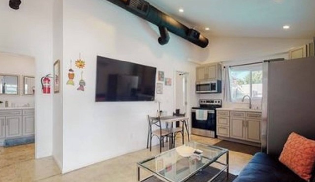 Cute One Story Residence 3 bedroom with pool