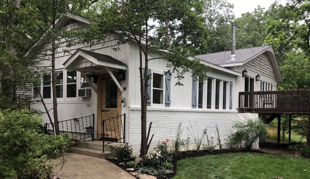 Cute peaceful cottage close to downtown Twin Lakes.