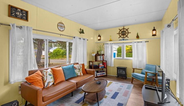 Cute Pet Friendly Home With Firepit