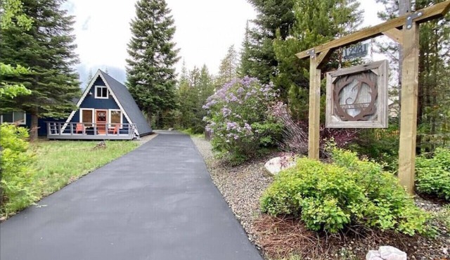 Cute, Pet Friendly Cabin with Hot Tub