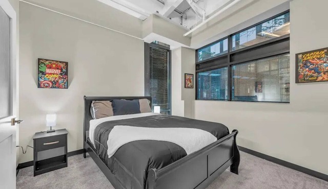 Cute place to stay with parking near the airport