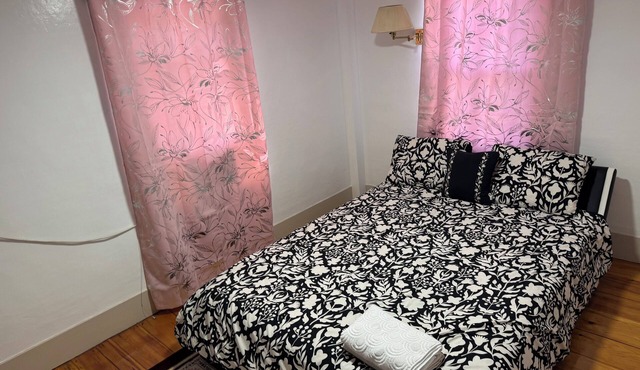 Cute Private Room Near Route 95/Malls/Hospitals/Salem with ACin charming Danvers
