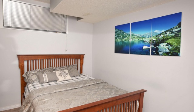 Cute private suite in an upscale neighbourhood