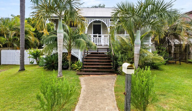 Cute Queenslander Cottage. Pet Friendly. Fully airconditioned.