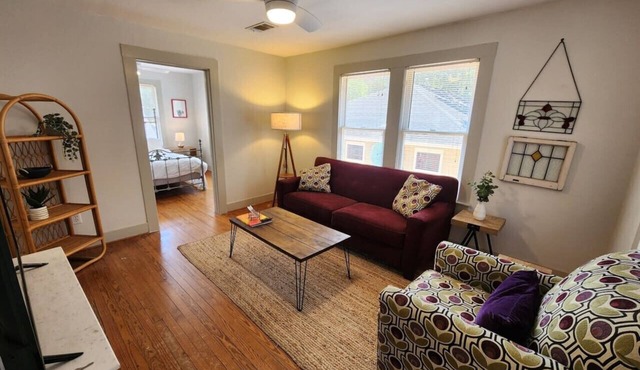 Cute & Quiet Garage Apt Home