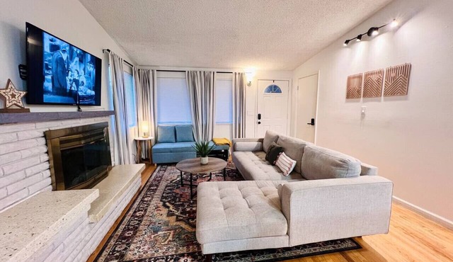 Cute Rambler Near Shops & Food