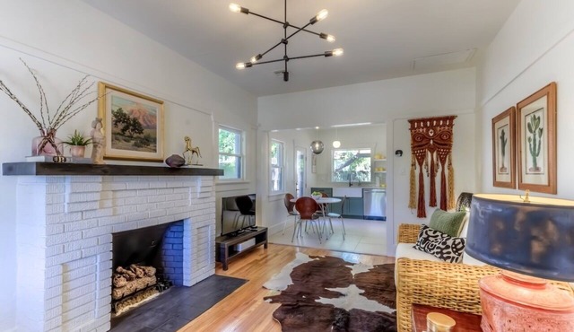 Cute remodeled bungalow very close to University and downtown