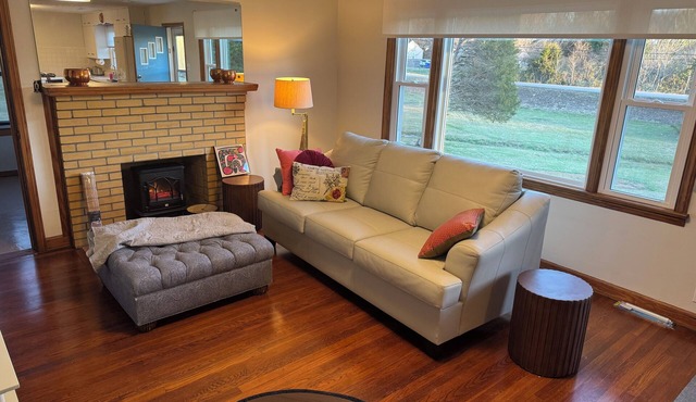 Cute Retro House in Knoxville Countryside