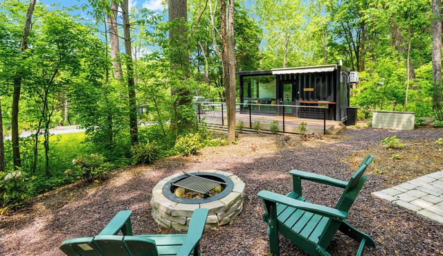 Cute Riverside Cabin w Hot Tub, Fire Pit, & Kayaks