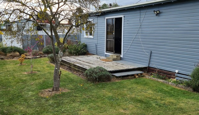 Cute rustic bach, A home away from home. Located in beautiful mangakino